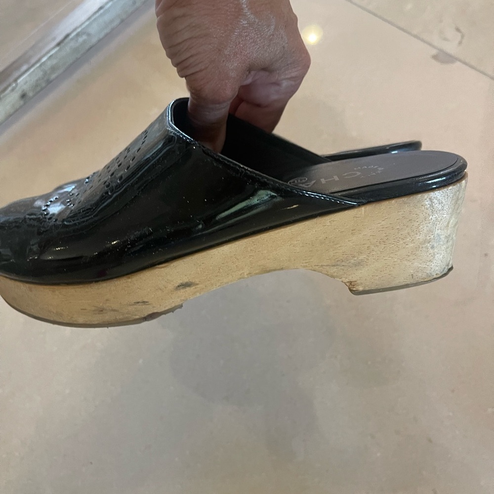 Gently worn CHANEL clogs. Patten leather with cc logo. Size 6 - Picture 2 of 3